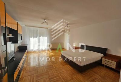 Apartament cu 4 camere decomandat în Zorilor