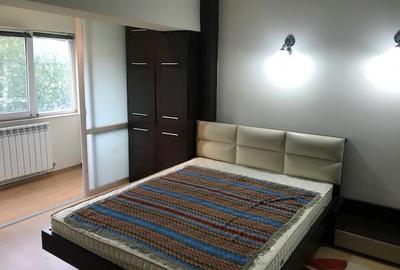 Apartament cu 3 camere decomandat în Capitol