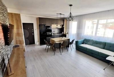 Apartament cu 3 camere semidecomandat, mobilat în Florești