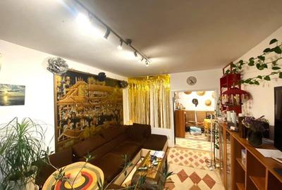 Apartament cu 3 camere decomandat, mobilat în Central