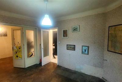 Apartament 3 camere Piata Sfanta Vineri - 1