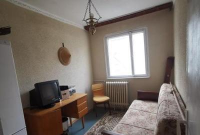 Apartament cu 3 camere semidecomandat în Km 4-5