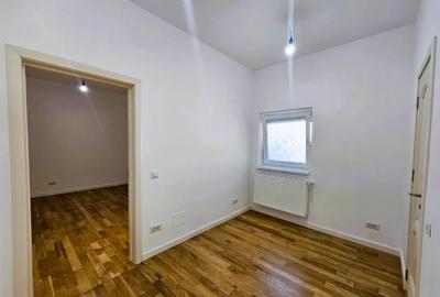Apartament cu 3 camere semidecomandat în Unirii