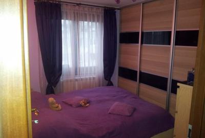 Apartament cu 3 camere decomandat, mobilat în Berceni