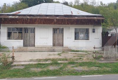 Spatiu comercial, 64 mp, comuna Argetoaia - 1