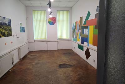 Vânzare apartament  pretabil cabinet,  birou 2 camere pe str.Horea - 1