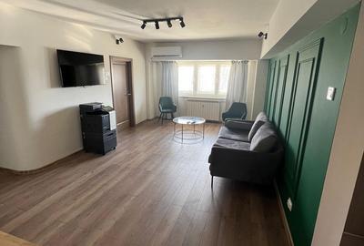 Apartament cu 4 camere semidecomandat, mobilat în Centrul Civic