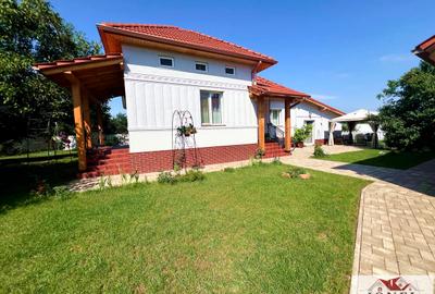 Casă individuală cu 4 camere în Central