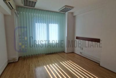 Birou 3 camere, decomandat, nemobilat, Națiunile Unite - 1