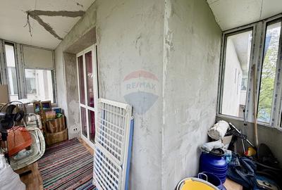 Apartament cu 4 camere de vânzare pe Strada Longinescu - 16