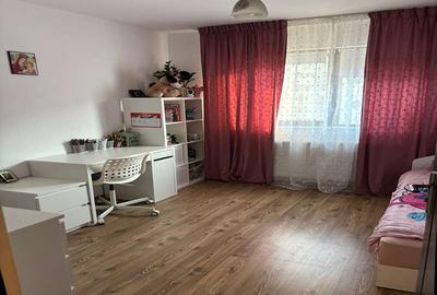 Apartament cu 3 camere în Militari