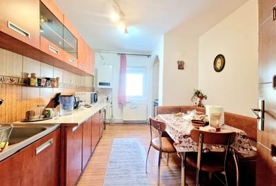 Apartament 4 camere de vanzare str Soveja, etaj 1 - 4