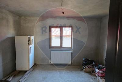 De vanzare casa solida cu teren generos si acces facil Lespezi Bacau - 17