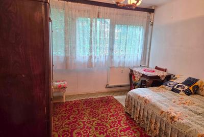 Apartament 2 camere, decomandat, - 1