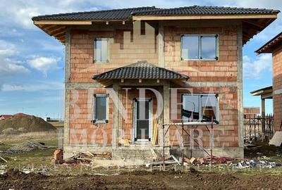 Casă individuală cu 4 camere în Giarmata