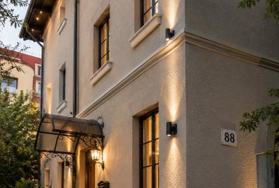 Apartament 3 camere parter in vila plus garsoniera demisol si curte. - 2