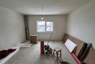 Apartament cu 3 camere semidecomandat în Doamna Ghica