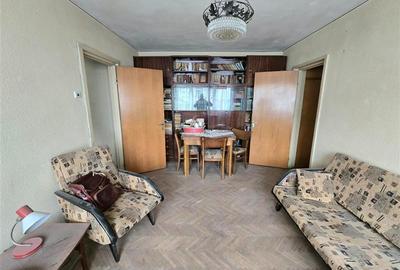 Apartament cu 3 camere semidecomandat în Bucureștii Noi