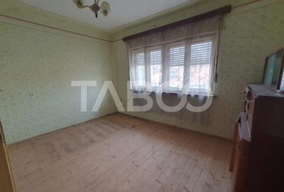 Casă individuală cu 6 camere în Mândra