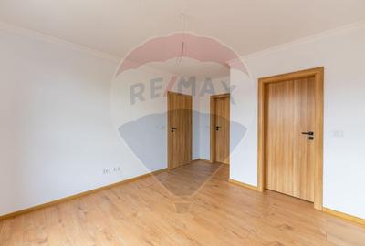 Apartament cu terasă și 2 parcări - Complex nou central - 12