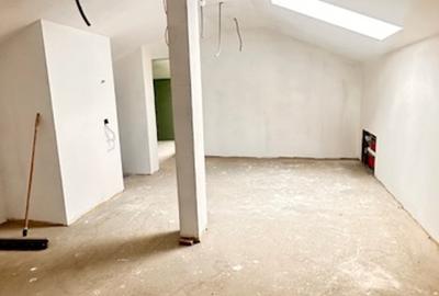 APA SARATA casa deosebita 300mp cu 2 garaje si 8ari teren! - 13