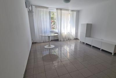 Apartament cu 2 camere semidecomandat, mobilat în Sala Palatului