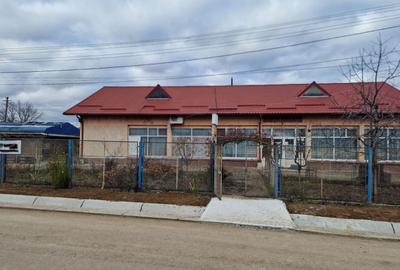 Se oferă spre vânzare / închiriere clădire cu spațiu comercial - 2