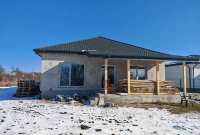 Casă cu 4 camere în Crevedia