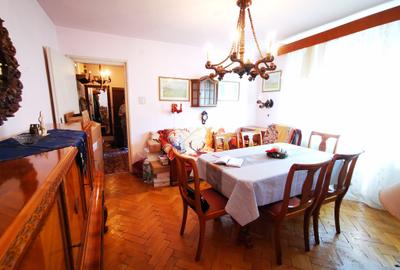 Apartament 2 camere central Piata 700 !! - 2