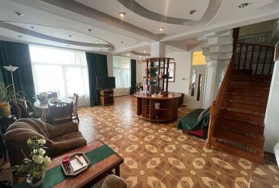 Casa | 9 camere | Garaj | Piscina | Teren 3.000 mp | Comision 0% - 20