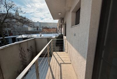 PROPRIETAR, apartament 3 camere mobilat, zona semicentrală, 5 minute de metrou - 10
