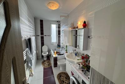 Apartament cu 3 camere  || str Florilor - 10