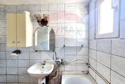 Casa de vanzare pretabila locuinta sau afacere | 13 Septembrie - 14