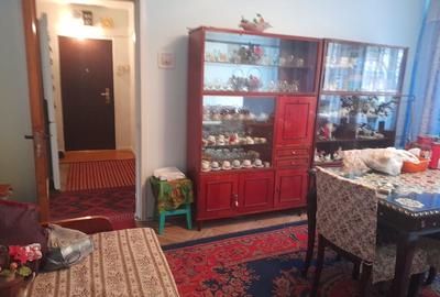 Apartament cu 3 camere decomandat în Titan