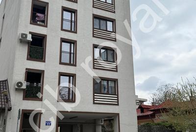 Apartament cu 3 camere semidecomandat în Iancului