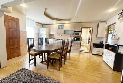 Apartament cu 3 camere în Decebal