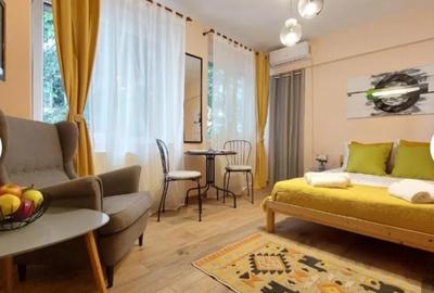 Garsonieră decomandată, mobilată în Universitate