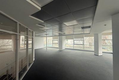 Birou, de 255 mp, în P-ța Victoriei