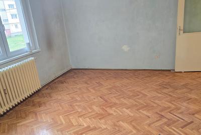 Vand apartament 2 camere decomandat in Deva, zona Gojdu, etaj 1, bloc de 4 etaje - 2