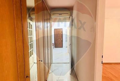 Apartament cu 3 camere de vânzare în zona 1 Mai - 3