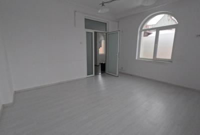 Imobil Central 355 mp | D+P+1+M | Consolidat & Renovant | 9 Camere - 14