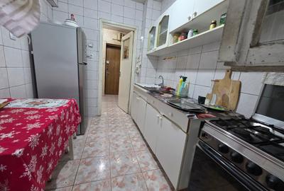 Piata Muncii, 5 minute metrou, chiar pe Basarabia, stradal, vedere spate, - 4