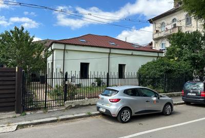 Proprietar, Inchiriez casa 5 camere ultracentral, 215 mp constriti, teren 330 mp - 1