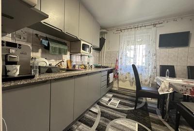 Apartament cu 3 camere decomandat, mobilat în Lipovei