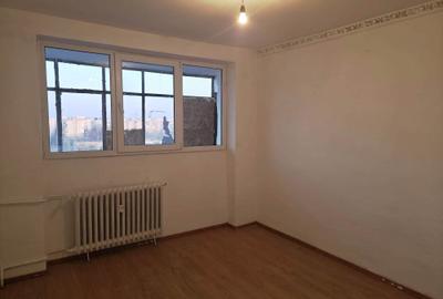Apartament cu 3 camere decomandat în Drumul Taberei