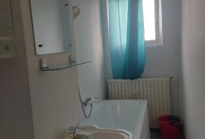 Ofer foto pe whatsapp.  Garsoniera decenta (r) 250 +250 - 4