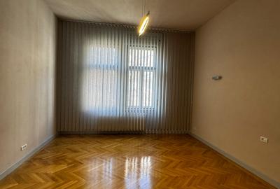 Apartament cu 2 camere în P-ța Unirii
