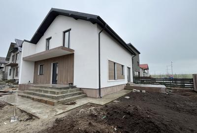 Casă individuală cu 4 camere în Valu lui Traian