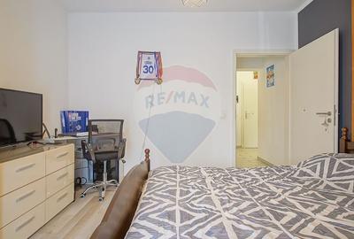 Apartament cu 3 camere de vânzare în zona Tractorul - 9
