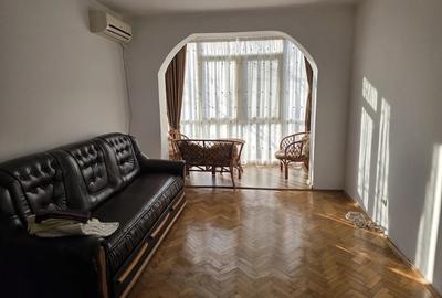 Apartament cu 2 camere semidecomandat, mobilat în Pajura